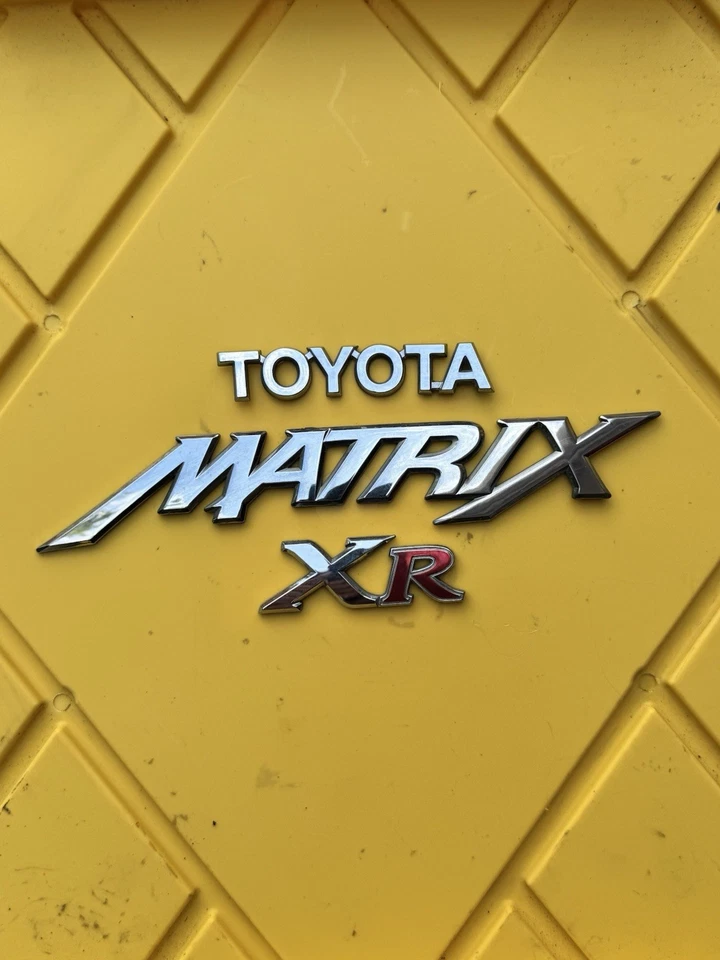 2003-2008 OEM EMBLEMA DE PORTA-MALAS CROMADO TOYOTA COROLLA MATRIX XR - Imagem 1 de 1