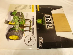 ERTL BRITIANS JOHN DEERE 7920 TRAKTOR COLLECTORS EDITION LEERKARTON 15470A - Bild 1 von 1