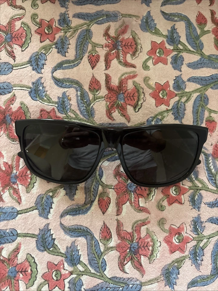 Gucci Sonnenbrille Damen Schwarz Neu - Bild 1 von 2