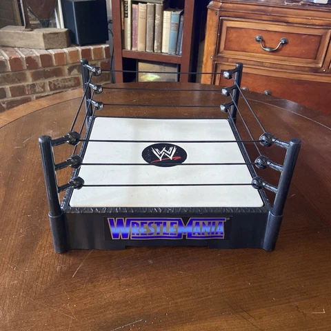 Wrestlemania Wrestling Ring with Spring Action WWE 2010 Mattel for Action Figure Cover