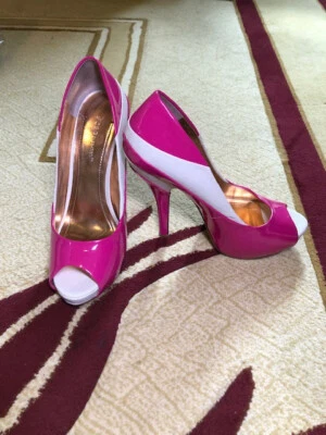 Nuevo en Caja Mujer BCBG GENERATION ROSA Y BLANCO PEEP TOE TACONES Talla 10 Foto 1 de 3