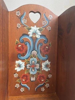 Silla de madera pintada a mano vintage 1989 - estilo romero escandinavo Foto 1 de 4