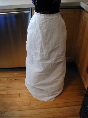 VINTAGE 1970 MERRY MODES WHITE WEDDING CRINOLINE PETTICOAT HALF SLIP SIZE SMALL - Image 1 of 4