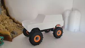 AXIAL SCX24 1966 FORD BRONCO 4X4 MUD TRUCK HARD BODY SHELL & CHASSIS MOUNT PARTS - Picture 1 of 11