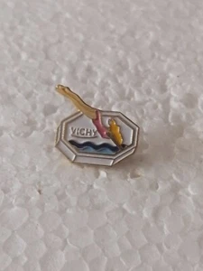 Pin's Pins Pin Alimentaire Confiserie BONBON PIN'UP PLONGEON "VICHY " - Imagen 1 de 2