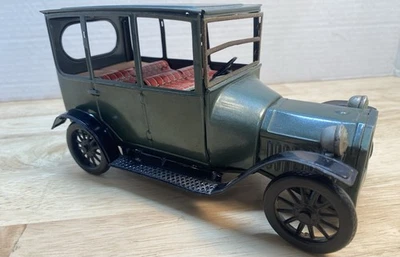 Coche de hojalata de fricción Ford Bandai 1915. Hecho en Japón. Años 60. Temporizador antiguo Ford Foto 1 de 4