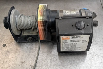 Dayton Modelo 4JY73 3000 Lb. Cabrestante Eléctrico 12V DC 1.1 Pico HP Buen Funcionamiento Usado Foto 1 de 4