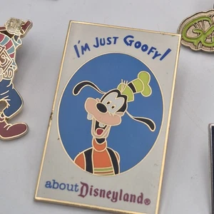 Vintage Disney Pins 5 Stück - Goofy & Pluto Sammlerstück Cartoon Emaille Metall - Bild 1 von 6