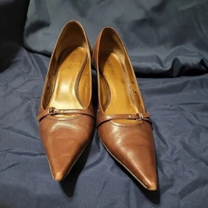BCBGirls Vintage Amata Chocolate Brown Buckle Pointed Leather Preppy Heels 9.5 - Picture 1 of 12