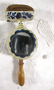 19. Jh. Pennsylvania niederländisches Klemmnadelkissen mit Spiegel, intakt, blau auf weiss - Bild 1 von 5