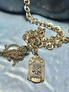 Musik Quaste Anhänger goldfarbene Halskette, signiert Jostens, 32 Zoll - Bild 1 von 7