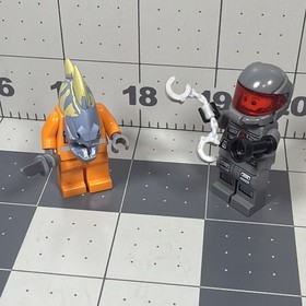 LEGO Space Police Minifigure Lot: Alien Jawson (sp113) & Officer 15 (sp119) 5983