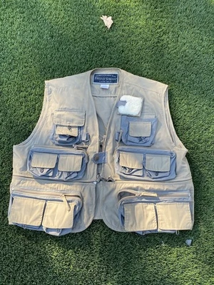 Field & Stream Fishing Vest Size XL Full Zip Several Pockets Tan & Brown Gray - Image 1 of 4