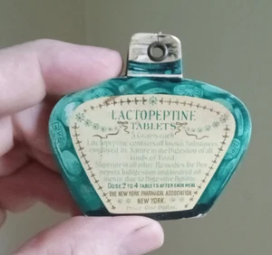 LACTOPEPTIN TABLETTEN FÜR VERDAUUNGSSTÖRUNGEN FLASCHENFORM 1890er WERBESTIFT TUCH - Bild 1 von 7