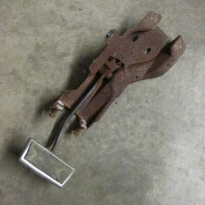 70 71 72 PONTIAC LEMANS GTO AUTOMATIC BRAKE PEDAL ASSEMBLY WITH MOUNTING BRACKET - Picture 1 of 2