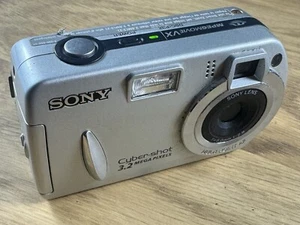 Sony Cyber-Shot DSC-P32 Digital Camera 3.2MP Compact Point & Shoot - Picture 1 of 9