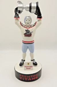 Trenton NJ Titans Clash Hockey Bobblehead / Hands 2005 Kelly Cup Champions - Foto 1 di 5