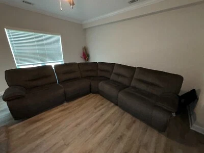 Reclinável usado Haverty's Reynolds 5 lugares seccional cinza escuro alimentado por microfibra - Imagem 1 de 4