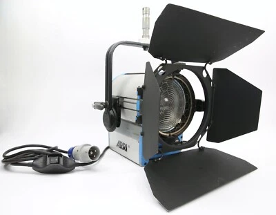 ARRI T2 2000W Location Fresnel (120-240 VAC) Manual Spotlight With Barn Doors - Image 1 of 4