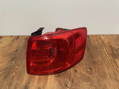 Luz trasera derecha pasajero Volkswagen Jetta 11-14 5C6-945-096-D OEM  Foto 1 de 4