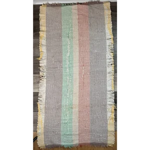 Alfombra de trapo vintage hecha a mano con flecos aproximadamente 29" x 55" rectangular - Imagen 1 de 8