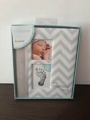 Libro de recuerdos Pearhead Chevron para bebé recuerdo con almohadilla de tinta de tacto limpio para huella Foto 1 de 3
