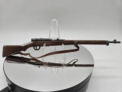 WWII GERMAN KAR98K RIFLE WOOD-GRAIN STOCK W/ SLING – DRAGON/BBI FOR 12" FIGURE - Image 1 of 4