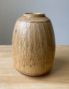 THOMAS & CONSTANCE CLARKSON 7" Tan Brown Incised Drip Glaze Vase - Virginia - Picture 1 of 6