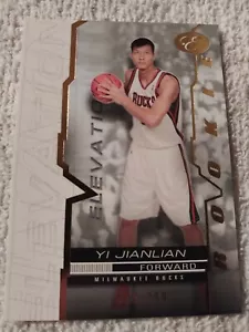 2007-08 YI JIANLIAN BOWMAN ELEVATION NBA ROOKIE CARD RC/999 CHINA BUCKS #75 - Foto 1 di 2