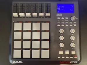AKAI Professional MPD26 USB/MIDI Pad Control Unit - Picture 1 of 3