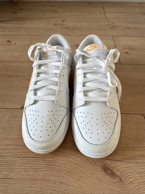 Nike Sportswear sneaker basse - white/universal gold/summit white taglia 44 - Immagine 1 di 3