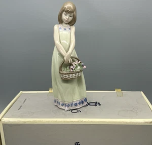 Lladro #5605 Tesori Floreali Statuina Ragazza Cesto Vintage Spagna Ritirato **COSÌ COM'È** - Foto 1 di 17