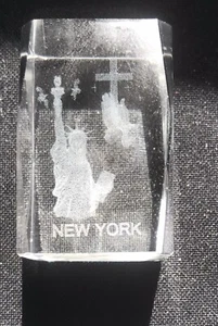 3D Paperweight Etched Lucite New York Statue Of Liberty And Praying Hands - Picture 1 of 4