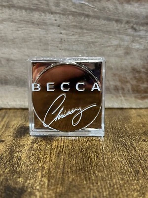 BECCA~Chrissy Confitería Brillo Polvo Suelto Iluminador Canela Azúcar~0.14oz Foto 1 de 3