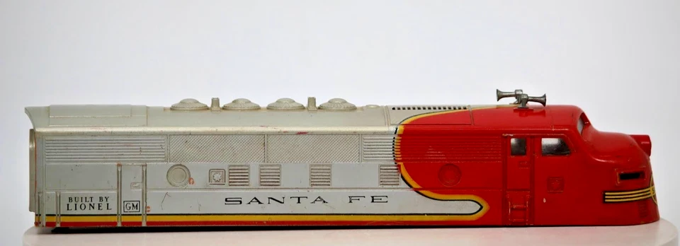 Lionel Shell Santa Fe Diesel Shell O Gauge 1:48 Scale Post War #2333 A Unit - Image 1 of 4