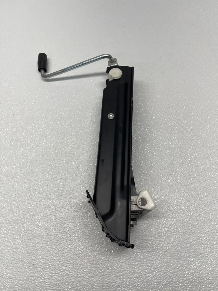 Mercedes Benz W211 E320 E550 E55 2003-2009 gato de neumático y herramientas OEM Foto 1 de 4