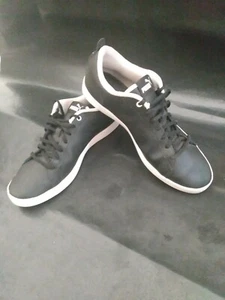 Puma Smash V2 Black Leather Classic Court Sneakers 9.5 40.5 Sale - Picture 1 of 12