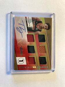 2018 Panini Absolute Memorabilia Trae Young Auto Jersey Patch 27/49 Rookie Card! - Bild 1 von 2