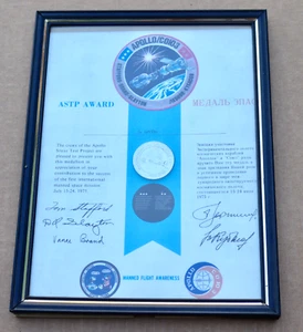 Vintage Apollo Soyuz Test Program ASTP Letter & Medallion Coin NASA Framed - Picture 1 of 7
