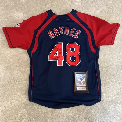 Camiseta de los Indios de Cleveland firmada por Travis Hafner con placa de tarjeta incluida Foto 1 de 4