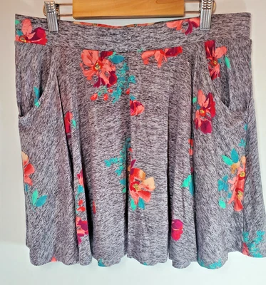Juniors SO Skater Skirt Gray Pink Flowers Front Pockets Mini Length Flair - Image 1 of 4