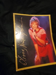 An Evening With Olivia Newton John Live in Concert Tour Book 1982 Vintage - Picture 1 of 15