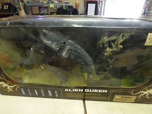 McFarlane Toys Movie Maniacs 6 Alien Queen Deluxe Boxed Set