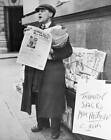 News Vendor Shouting Headlines Of Macarthur'S Dismissal 1951 OLD PHOTO