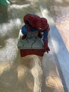 Spiderman Landing Throwing His Web Marvel Figure - Picture 1 of 5