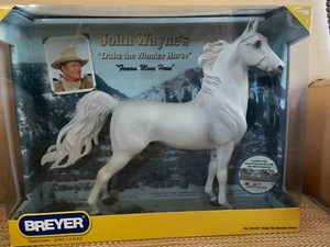 Neu im Karton Breyer #300307 John Wayne "Duke the Wonder Horse" weißes Pferd - Bild 1 von 9
