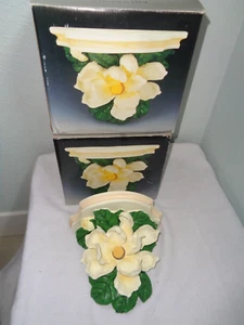 Juego de 2 estantes de pared Magnolia pintados a mano Polyresin 1995 - Imagen 1 de 3