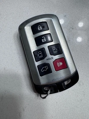 Toyota Sienna 2014 Key Fob Used Working - Image 1 of 3