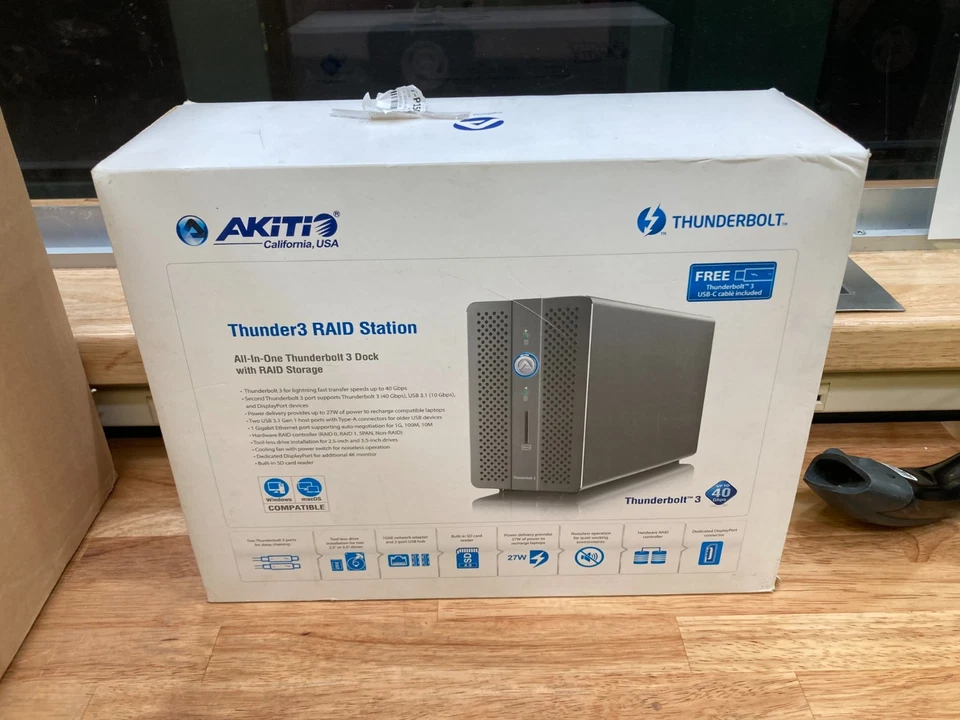 AKITIO THUNDER 3 RAID STATION ALL IN ONE THUNDERBOLT 3 DOCK WITH RAID STORAGE - Image 1 of 3