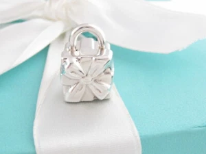 TIFFANY & CO ARGENTO REGALO LUCCHETTO CIONDOLO 4 COLLANE O BRACCIALE - Foto 1 di 7